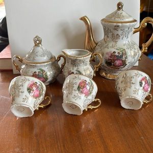 Tea set of three